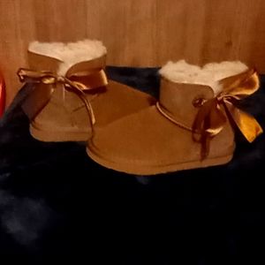 Little girls size 11 bearpaw boots